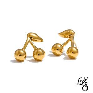 🍒 New 18K Gold Cherry Stud Earrings 🍒